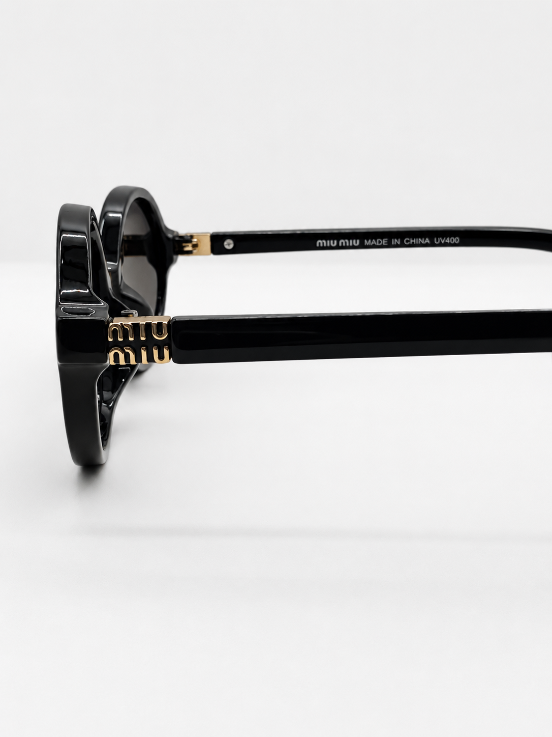 Miu Miu Round Black