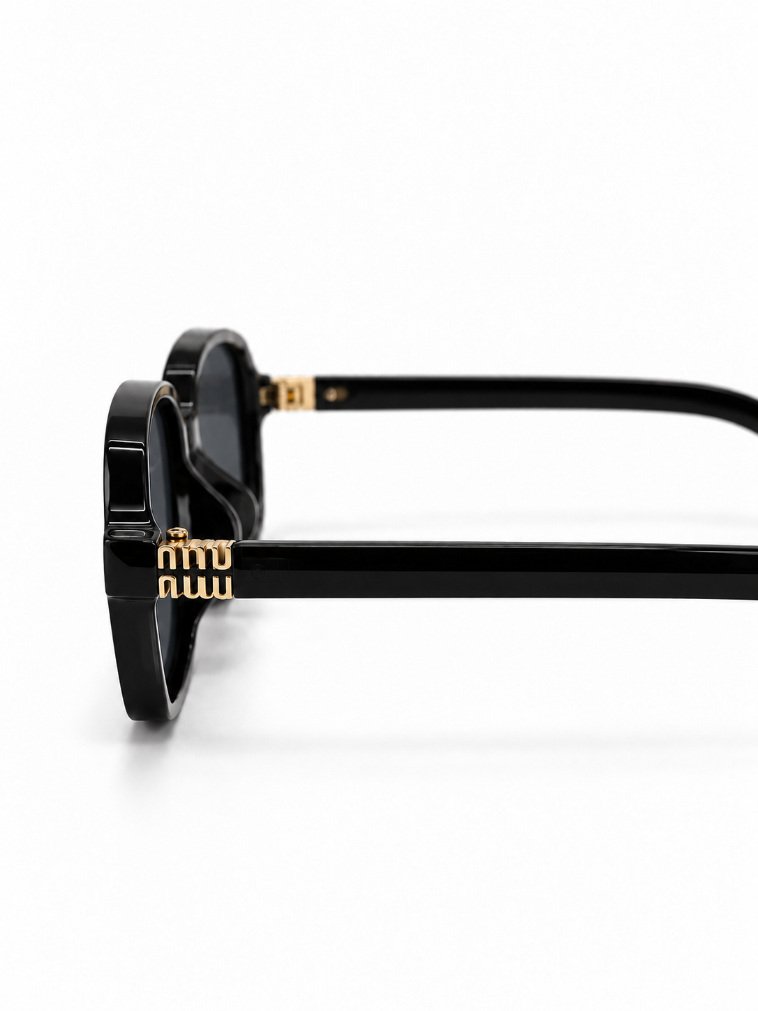 MiuMiu Hexa Black